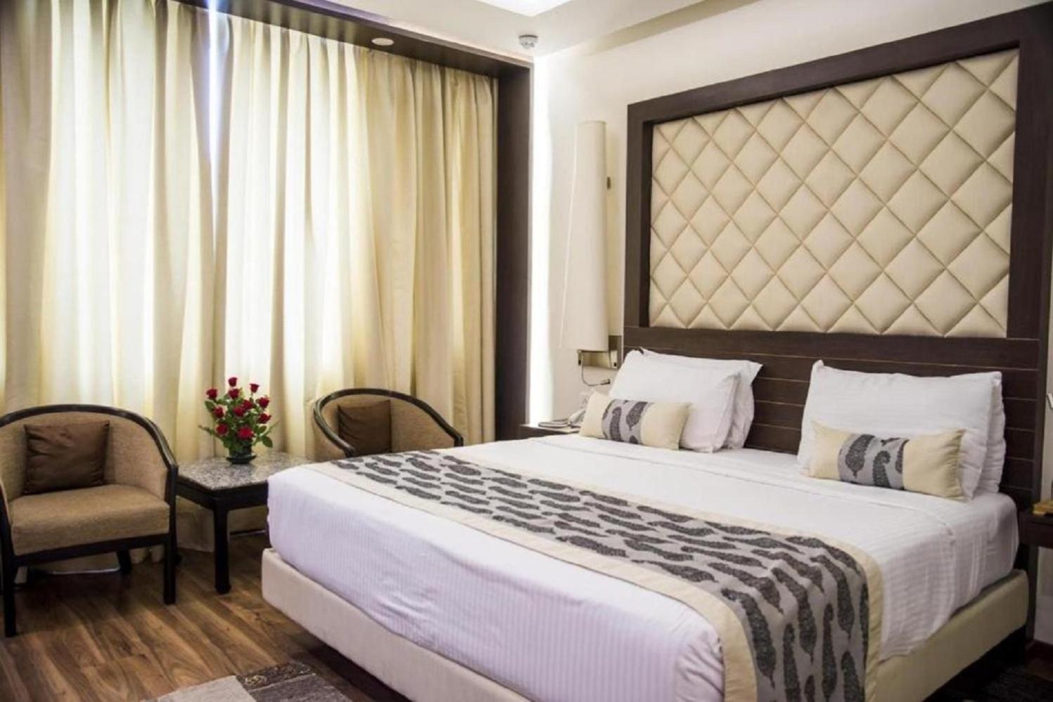 Costaa La Cage Near Delhi Airport By Gross Group 4*
